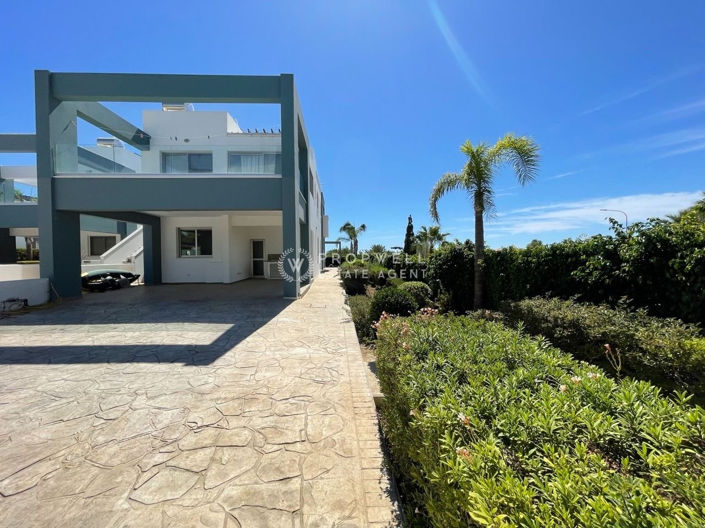 Image No.14-3 Bed House for sale