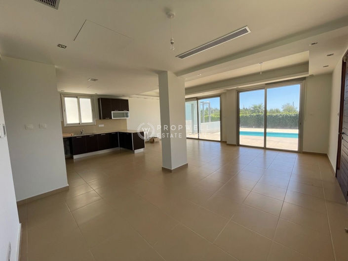 Image No.6-3 Bed House for sale