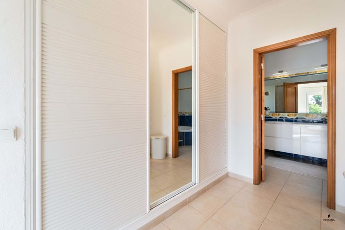 Image No.17-3 Bed Villa for sale