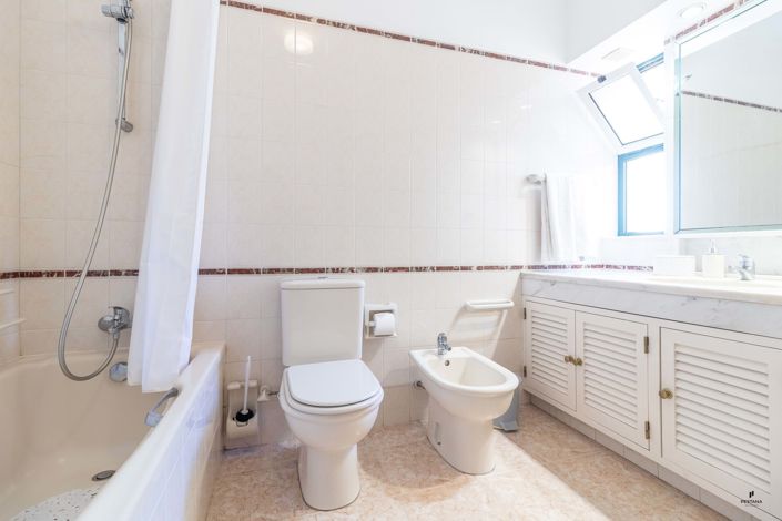 Image No.8-2 Bed Property for sale