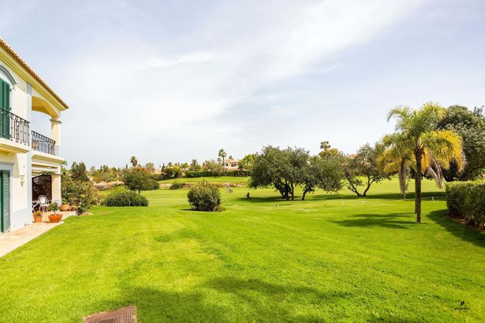 Image No.12-1 Bed Property for sale