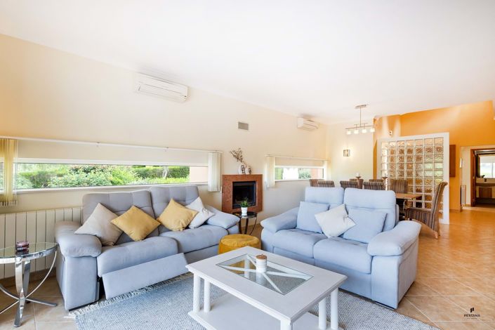 Image No.2-4 Bed Villa for sale