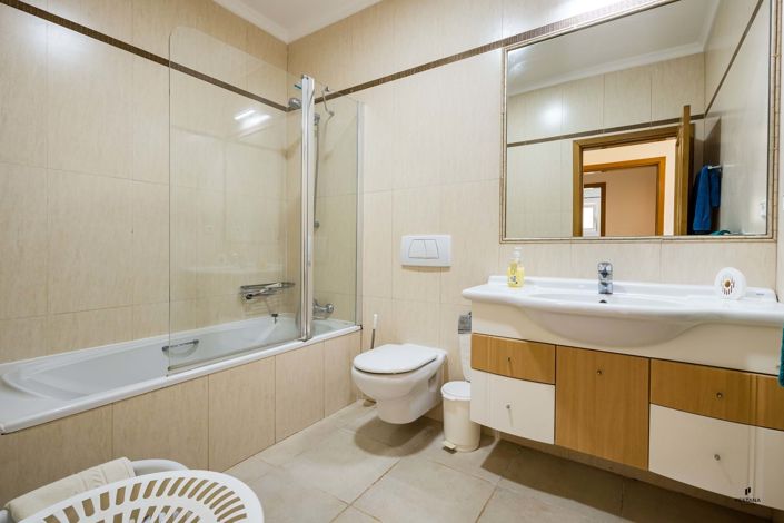 Image No.10-2 Bed Property for sale