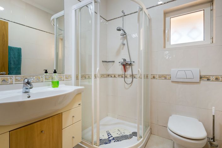 Image No.11-2 Bed Property for sale