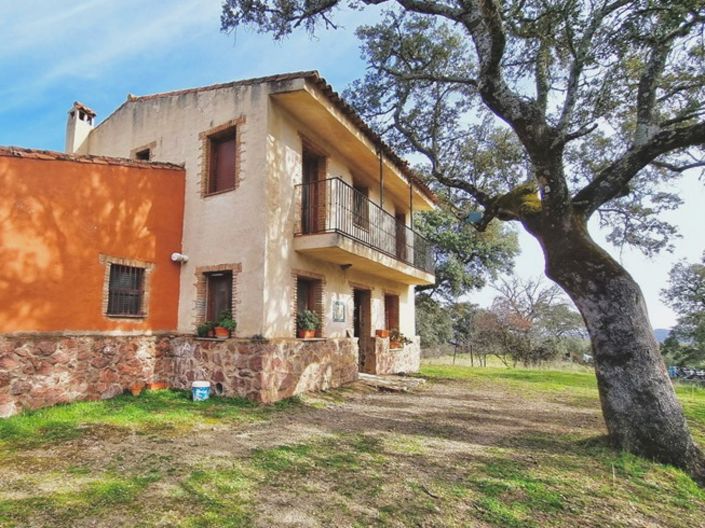 Image No.1-6 Bed Property for sale