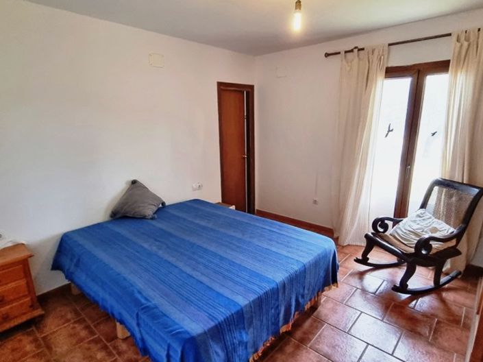 Image No.12-6 Bed Property for sale