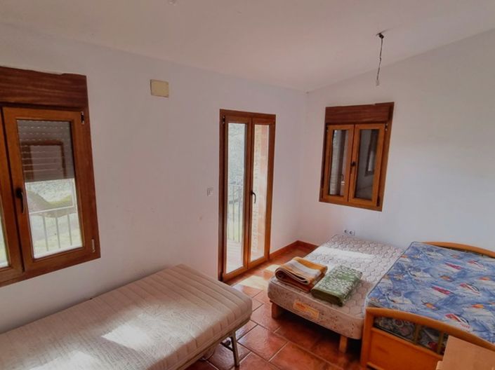 Image No.24-6 Bed Property for sale