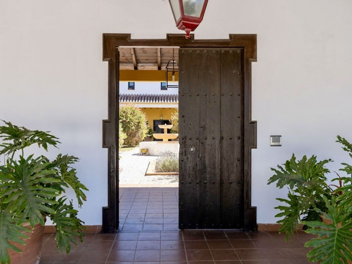 Image No.15-13 Bed Property for sale