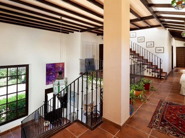 Image No.27-13 Bed Property for sale