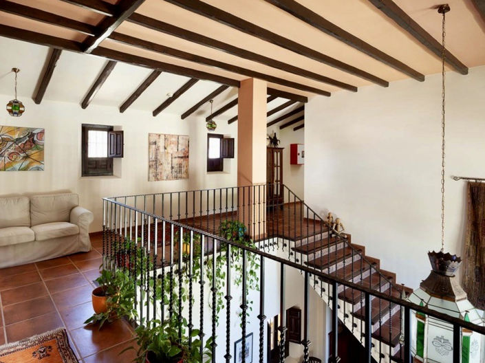 Image No.28-13 Bed Property for sale