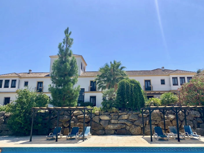 Image No.8-13 Bed Property for sale