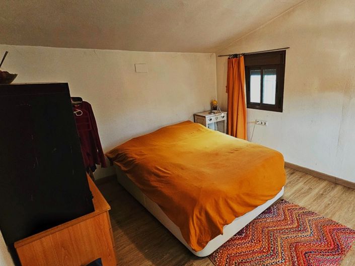 Image No.17-2 Bed Property for sale