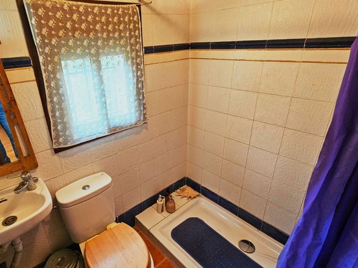 Image No.18-2 Bed Property for sale