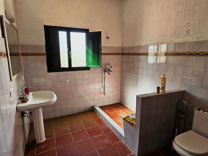 Image No.16-4 Bed Property for sale