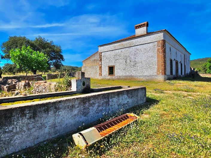 Image No.2-4 Bed Property for sale