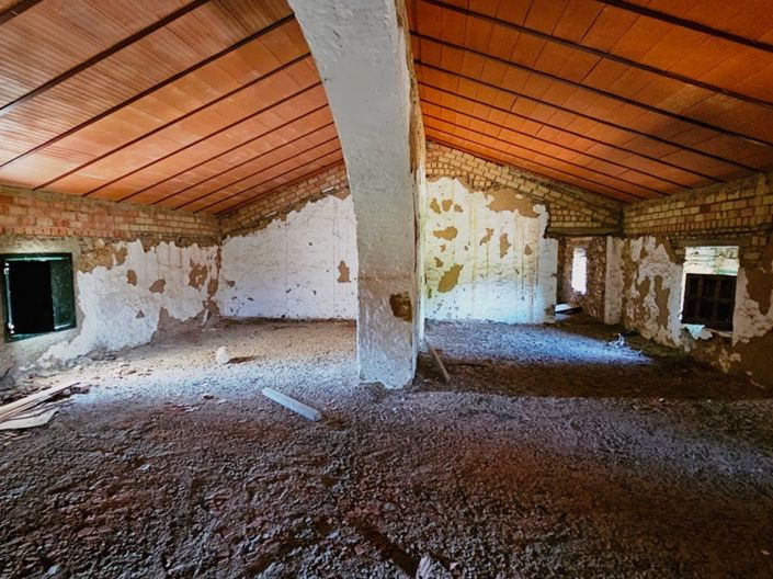 Image No.20-4 Bed Property for sale