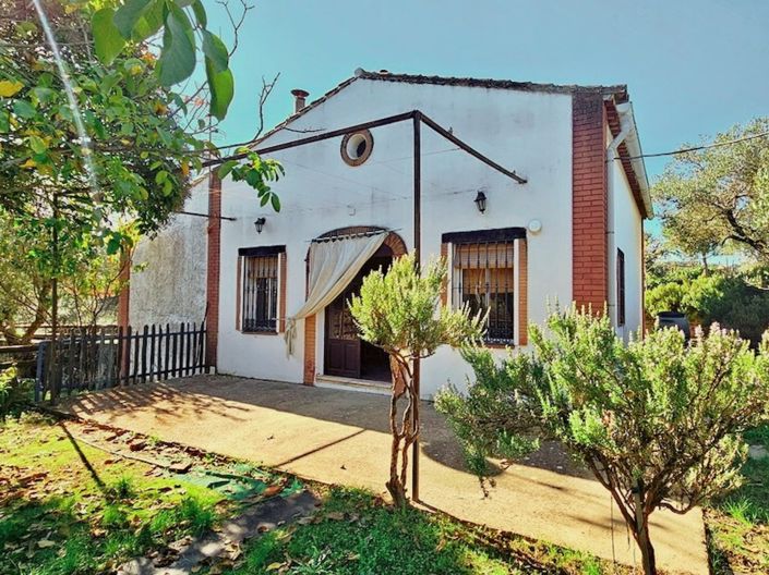 Image No.1-4 Bed Property for sale
