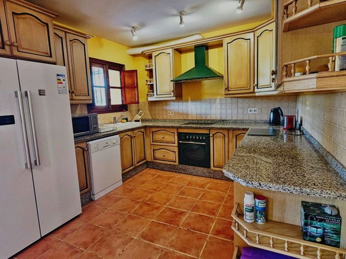 Image No.16-5 Bed Property for sale