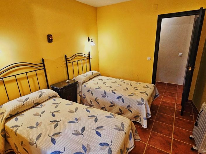 Image No.27-5 Bed Property for sale