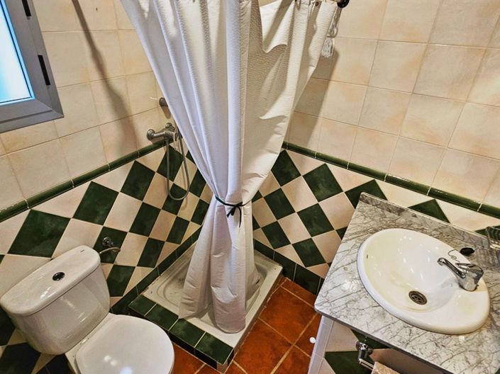 Image No.30-5 Bed Property for sale