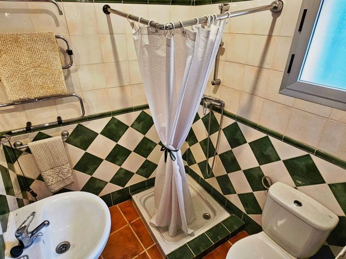 Image No.32-5 Bed Property for sale