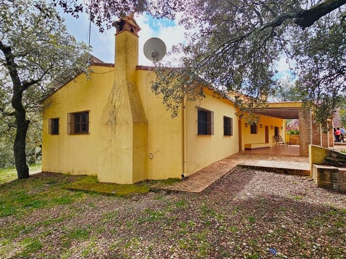 Image No.9-5 Bed Property for sale