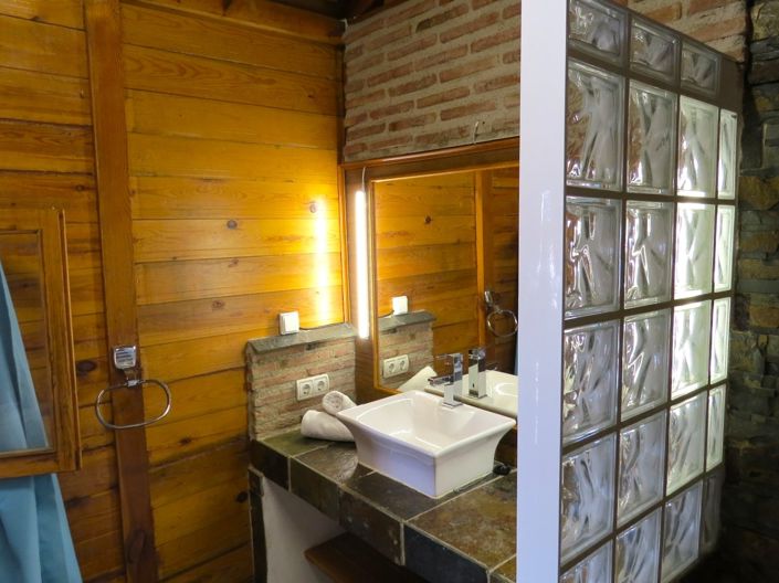 Image No.23-5 Bed Property for sale