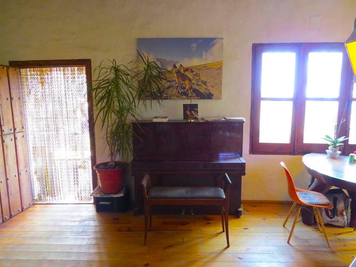 Image No.10-3 Bed Property for sale