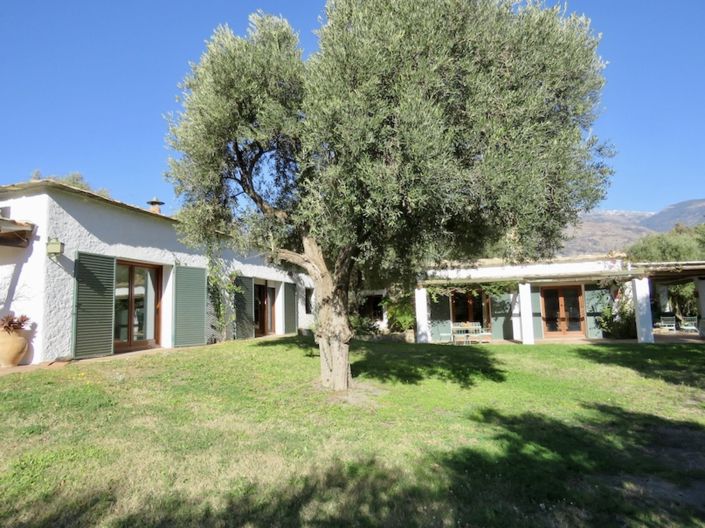 Image No.1-4 Bed Property for sale
