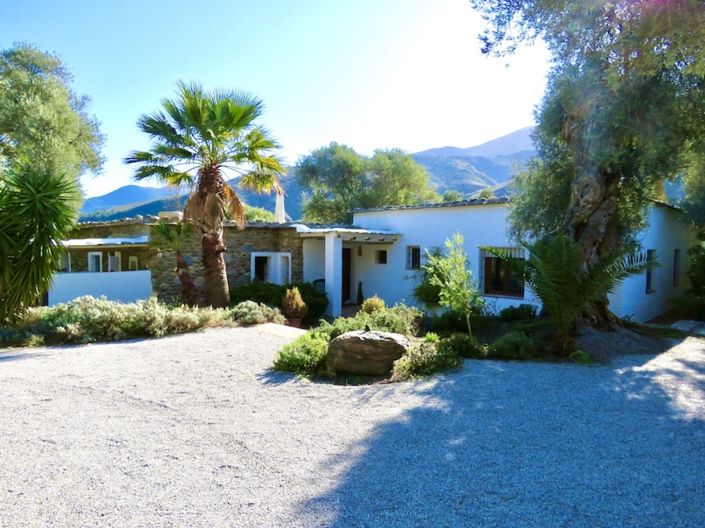 Image No.2-4 Bed Property for sale