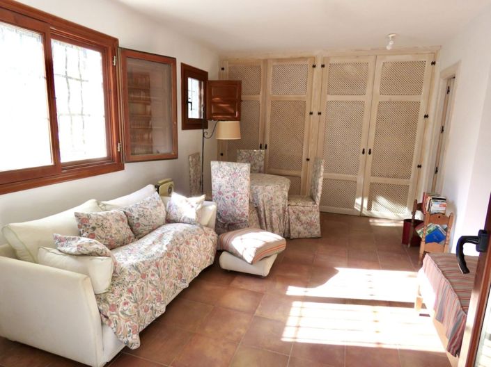 Image No.46-4 Bed Property for sale