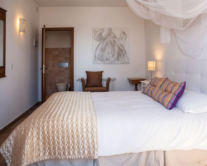 Image No.30-8 Bed Property for sale