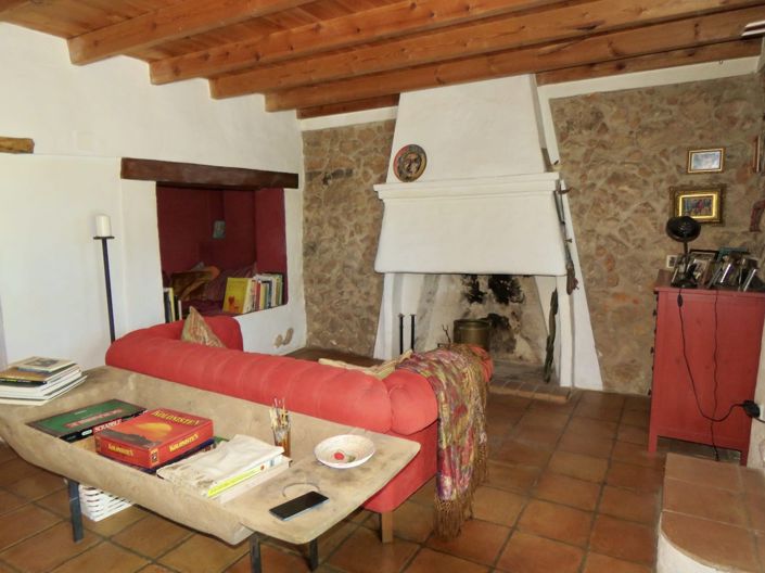 Image No.20-6 Bed Property for sale