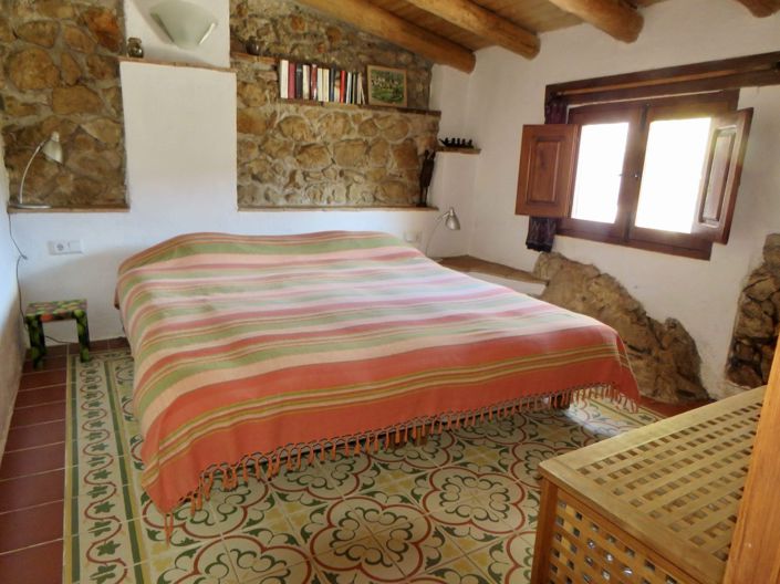 Image No.27-6 Bed Property for sale