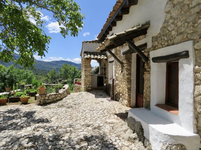 Image No.2-6 Bed Property for sale