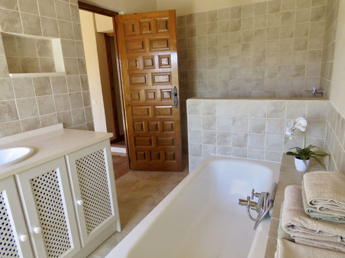 Image No.29-5 Bed Property for sale