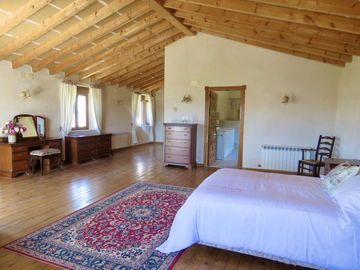 Image No.42-5 Bed Property for sale