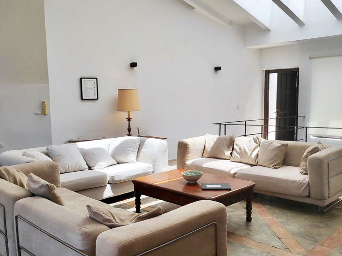 Image No.15-12 Bed Property for sale