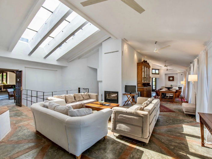 Image No.16-12 Bed Property for sale