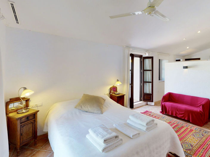 Image No.22-12 Bed Property for sale