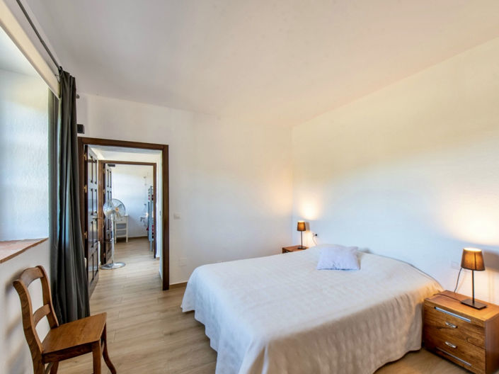 Image No.29-12 Bed Property for sale