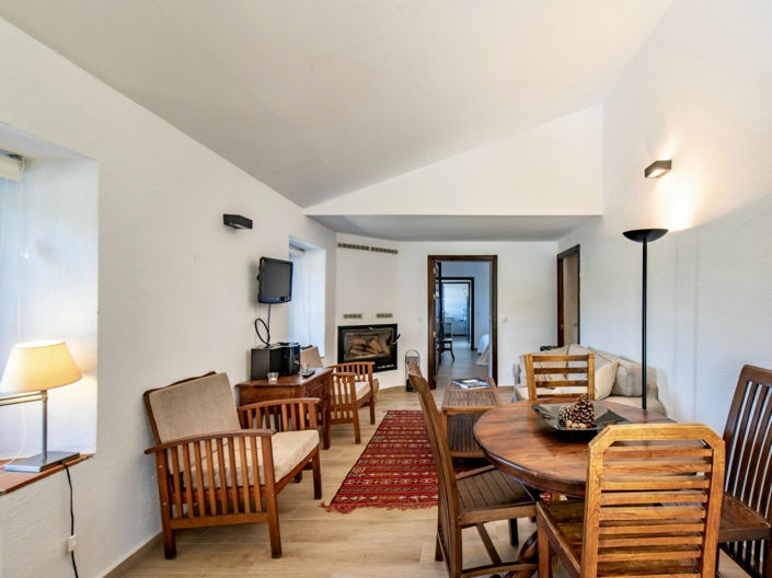 Image No.33-12 Bed Property for sale