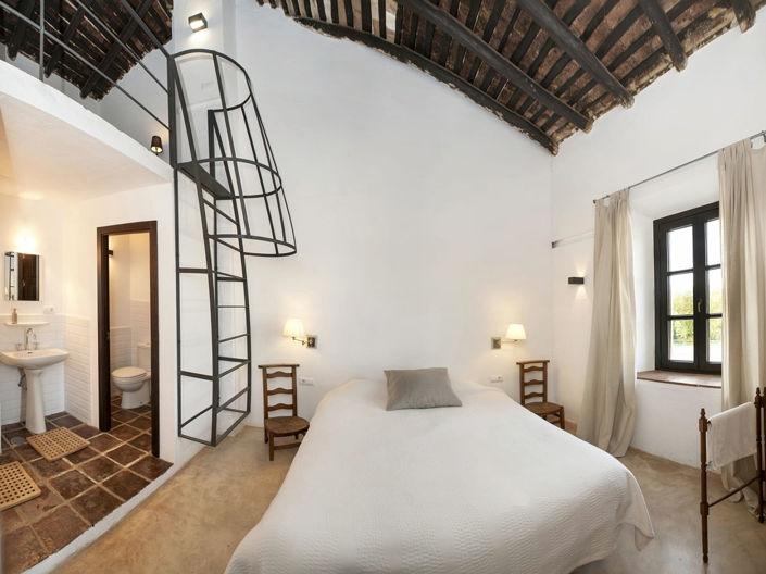 Image No.42-12 Bed Property for sale