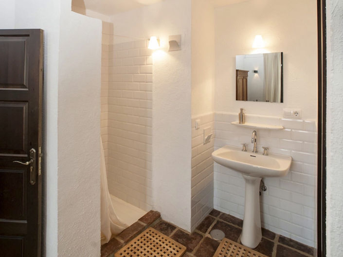 Image No.45-12 Bed Property for sale