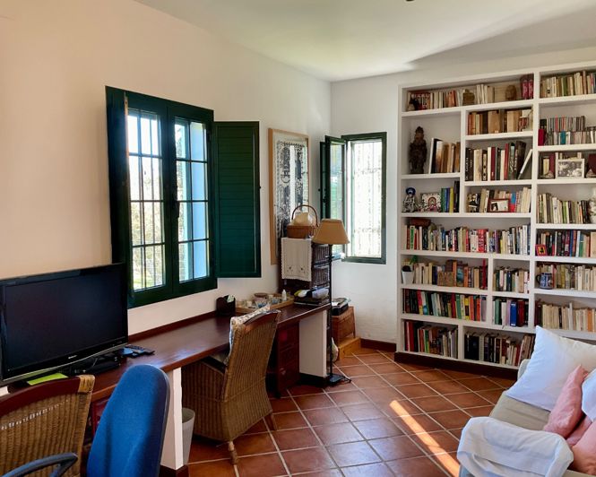 Image No.15-5 Bed Property for sale