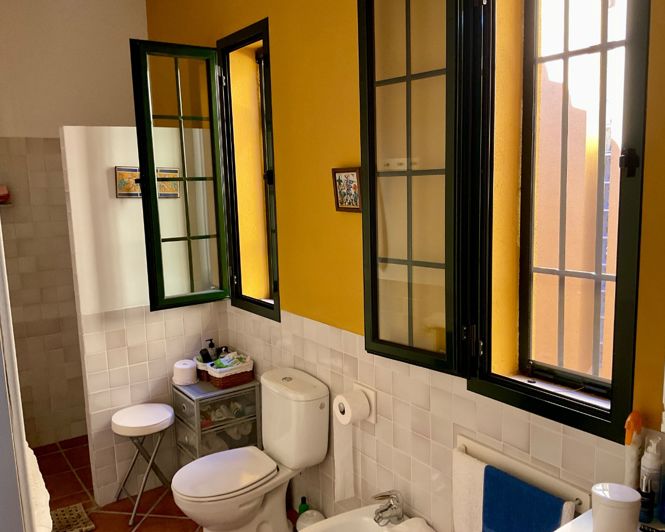 Image No.17-5 Bed Property for sale