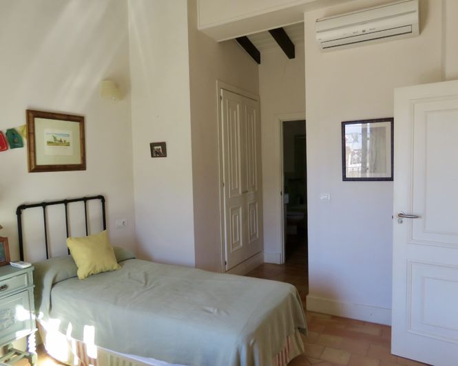 Image No.4-4 Bed Property for sale