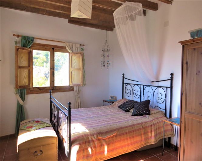 Image No.27-3 Bed Property for sale