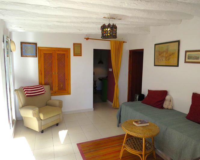 Image No.10-3 Bed Property for sale