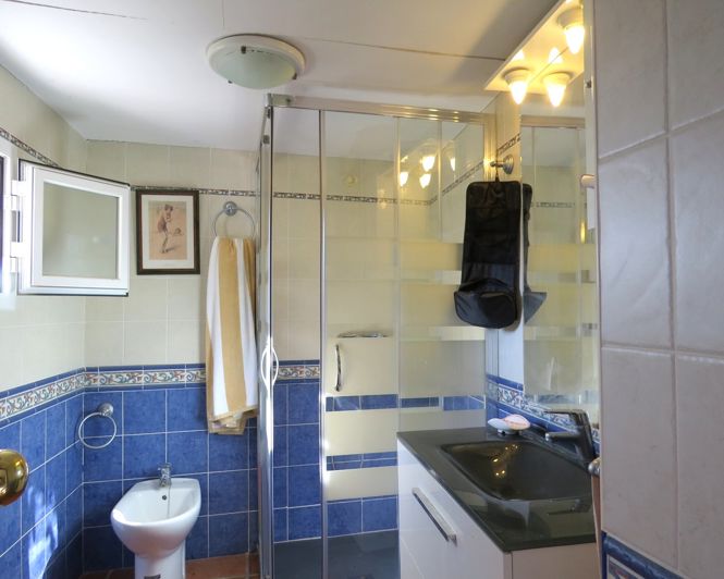 Image No.12-3 Bed Property for sale